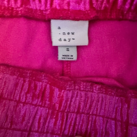 Hot pink pants size small - Picture 2 of 2